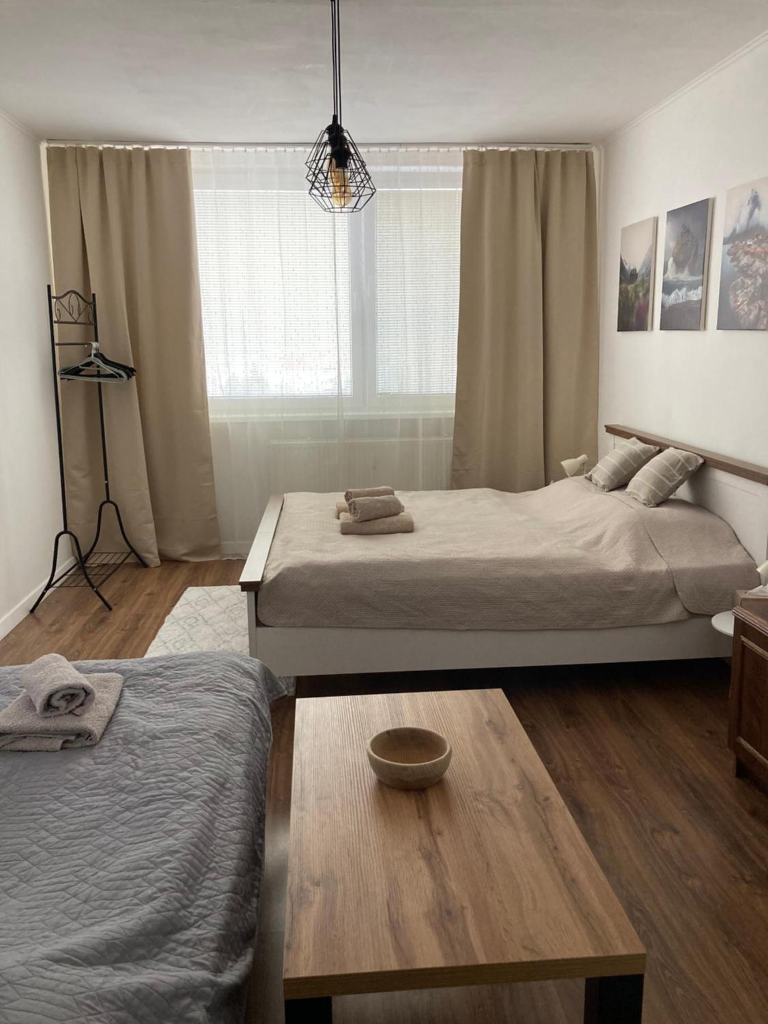 Utulny Apartman Blizko Centra Michalovce Exterior foto